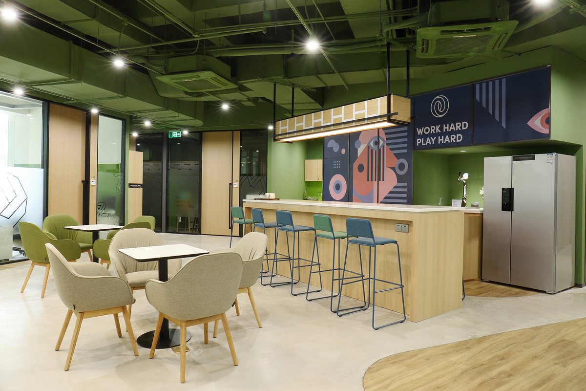 lightspace_news's tweet photo. Using Mix chairs and Swan barstools, the open layout eliminates boundaries and creates a comfortable and communicative environment.
More info: https://t.co/K2o8a70ZFo
Email:info@lightspace.cc
#lightspace #Design #Chair #Sofa #officedesign #sofadesign #furniture https://t.co/wRBSUFlcmh