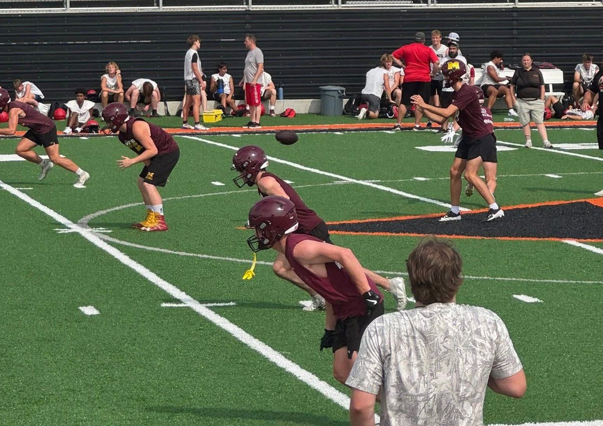 CruLyons79's tweet photo. 7on7 at New Lexington!!! Did better at Center than what I thought I was gonna do!!! However I’m just happy that I was able to get better!!! W.I.C!!!💪 https://t.co/ipPBePlMBx