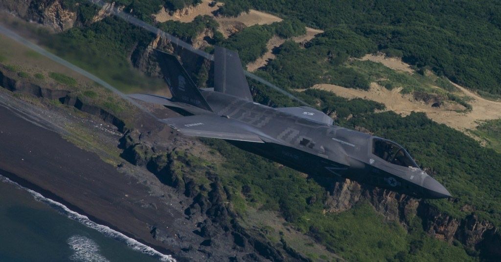 THEANTHEMGIRL's tweet image. How fighter jets can 'headbutt' enemy planes wearethemighty.com/mighty-culture…