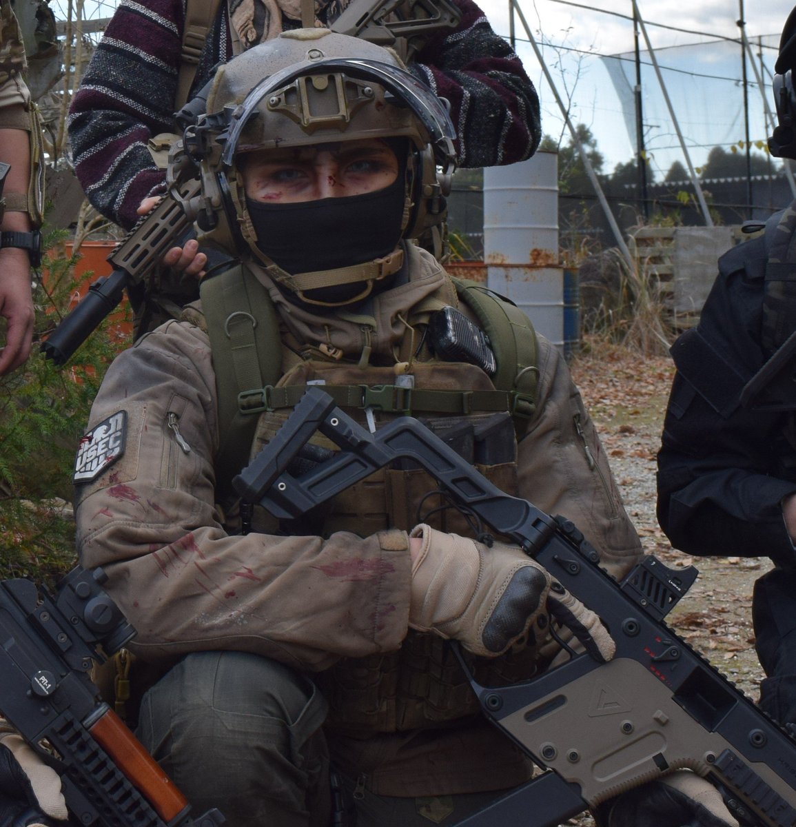 にしても、パッと見どちらの写真も同一人物だとは思えないよなぁ
我ながらアッパレ✨👏

#EscapefromTarkov #タルコフ #Cosplay