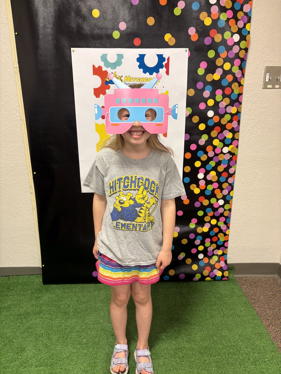We had so much fun at Summer Library today at <a href="/hitchcock_mps/">Hitchcock Elementary</a> ! Thanks <a href="/AllyJ_Logan/">Ally Logan</a> for planning all the great activities! Reagan insisted she wear her sister’s old Hitchcock shirt too! 💙💛