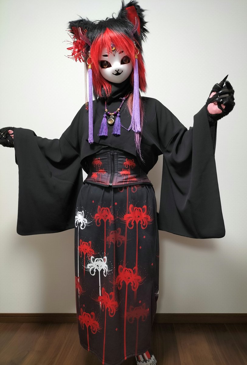 MISAMARUさん(<a href="/misamaru_kimono/">MISAMARU</a>)のショート丈着物が届いたので試着！！
3パターンやってみたけど、皆どれが良いと思う？？？

①彼岸花羽織、袴風パンツ
②羽織なし、袴風パンツ
③羽織なし、彼岸花ワンピース

うーん、センスが…ない…！！！
素敵なアイテムを着こなせないよ！助けて😹