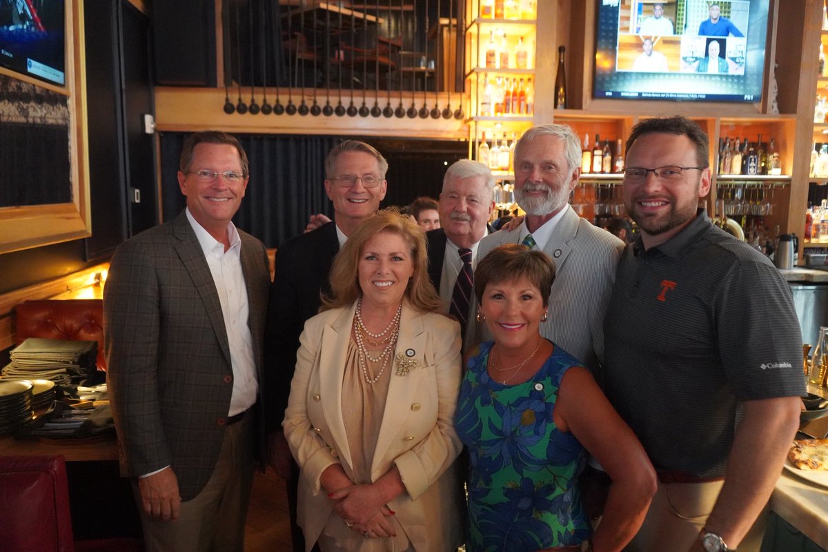 CSexton25's tweet image. Honored to headline @ElaineElect’s fundraiser alongside @timburchett and our East Tennessee House members. A great night supporting a strong conservative leader fighting for Knox County!