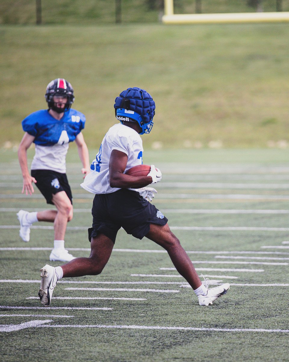 FootballAlberta's tweet photo. Today our U18 team Alberta athletes met in Emerald Hills, Sherwood Park, AB. 

￼They had their first practice in preparation for the football Canada cup. 

The team departs Edmonton early Friday morning on their way to Antigonish, ￼Nova Scotia. 

Let’s go Berta!💙🤍 https://t.co/39Fsk181PZ