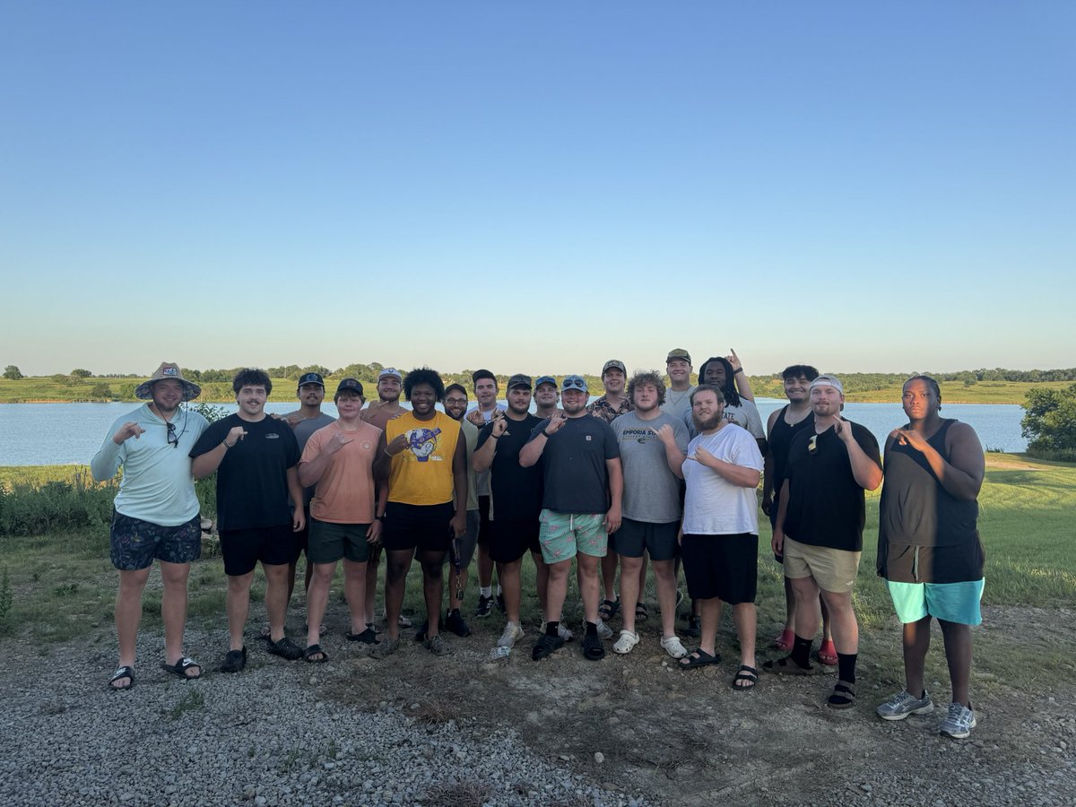 Our guys are working hard this summer, but today at the lake the <a href="/esuhornetsfb/">ESU Hornet Football</a> offensive line put the play in OLP!!!

#StingersUp #OLP