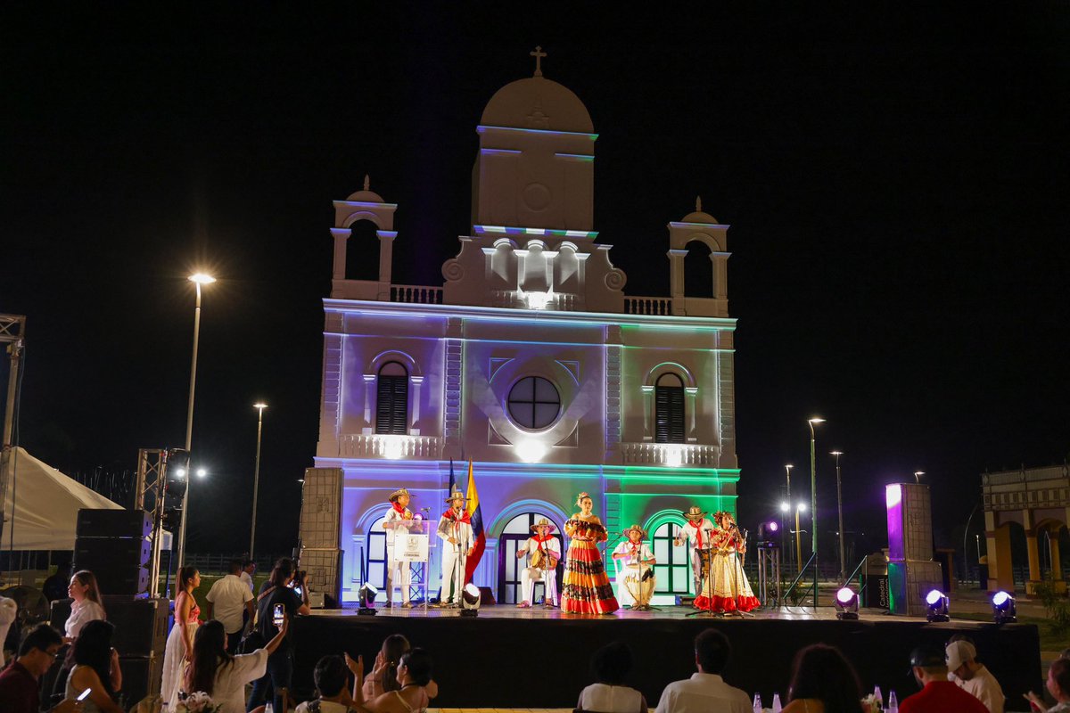 La <a href="/mincultura/">MinCultura Colombia</a> y secretarios de cultura de los municipios y departamentos del país conocieron el Pueblito cordobés en el marco del Encuentro Nacional de Responsables de Cultura que se realiza en Córdoba. 

El gobernador <a href="/ErasmoZB/">Erasmo Zuleta Bechara</a> fue el encargado de guiarlos en el recorrido.