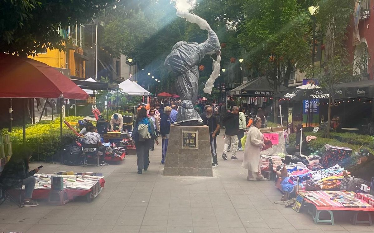 <a href="/AlcCuauhtemocMx/">Alcaldía Cuauhtémoc</a> <a href="/AlessandraRdlv/">Alessandra Rojo de la Vega</a>  con bombo y platillo anuncian la devolución de la estatua de la la diana en la calle de Génova y que va a lucir con tanto puesto? <a href="/5antaMerlina/">Santa Merlina ♐️ 🧐</a> <a href="/GaliaUribe/">Sylvia Uri</a> <a href="/LaColoniaJuarez/">La Colonia Juárez</a>  como ven ?