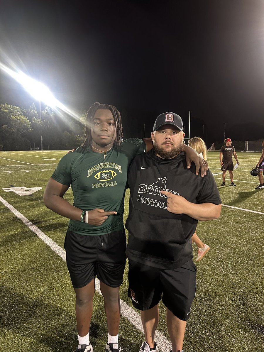 dimitrij_6's tweet image. Had a great time today at the Brown camp. Thanks to the coaching staff for providing such a great experience and great coaching. Excited to continue to build my relationship with the school! @CoachPDeCapito @CoachEMorrissey @Coach_OOmoyeni @hendrickenfb @JHogan28 @CoachW_Edwards