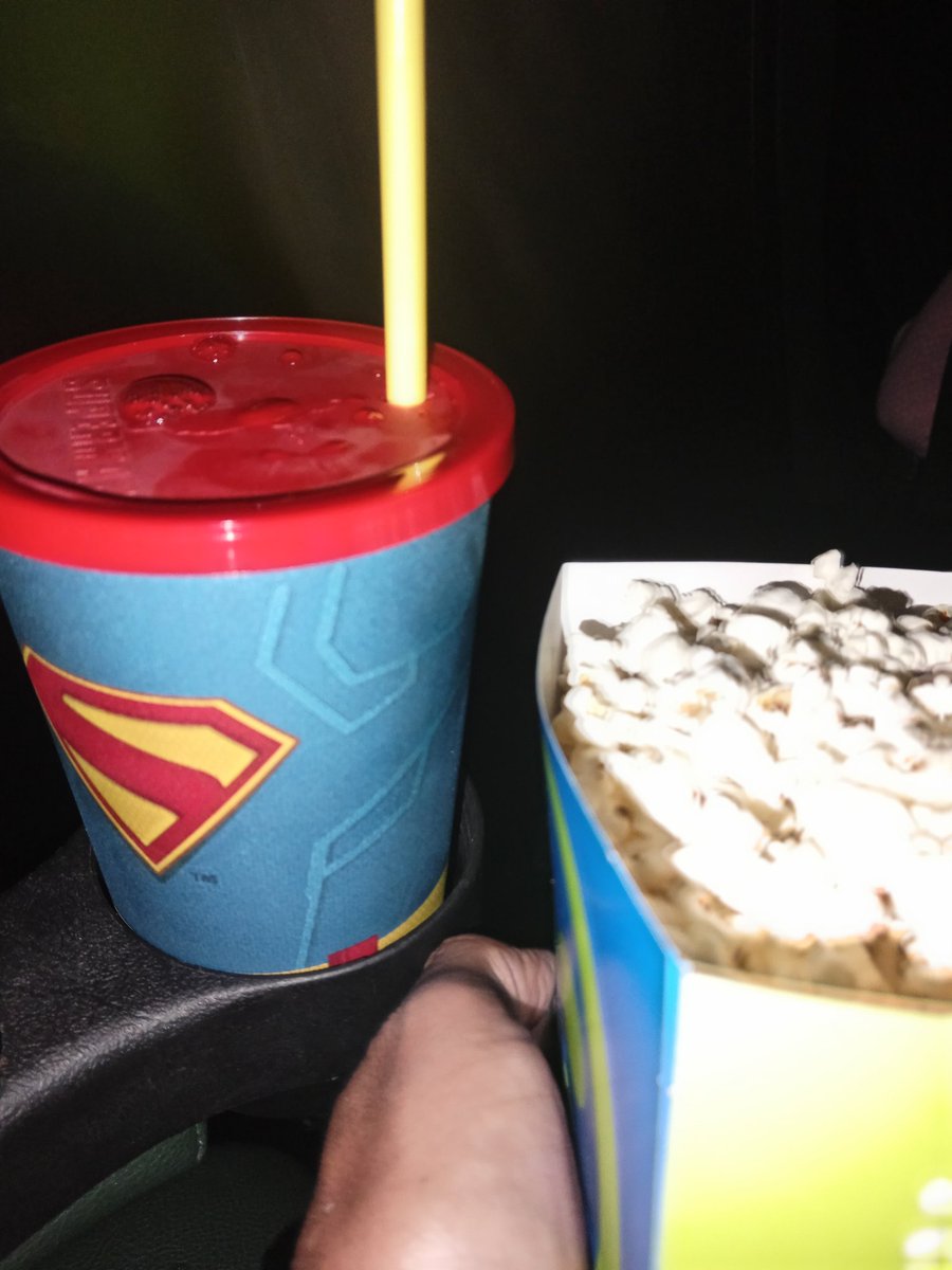El hijo de mamá (yo) estoy en el estreno de #Superman como con #ManofSteel hace 13 años y con la misma emoción de un niño, recuerden, todos los detalles luego en #Kryptocast kryptocast.blogspot.com