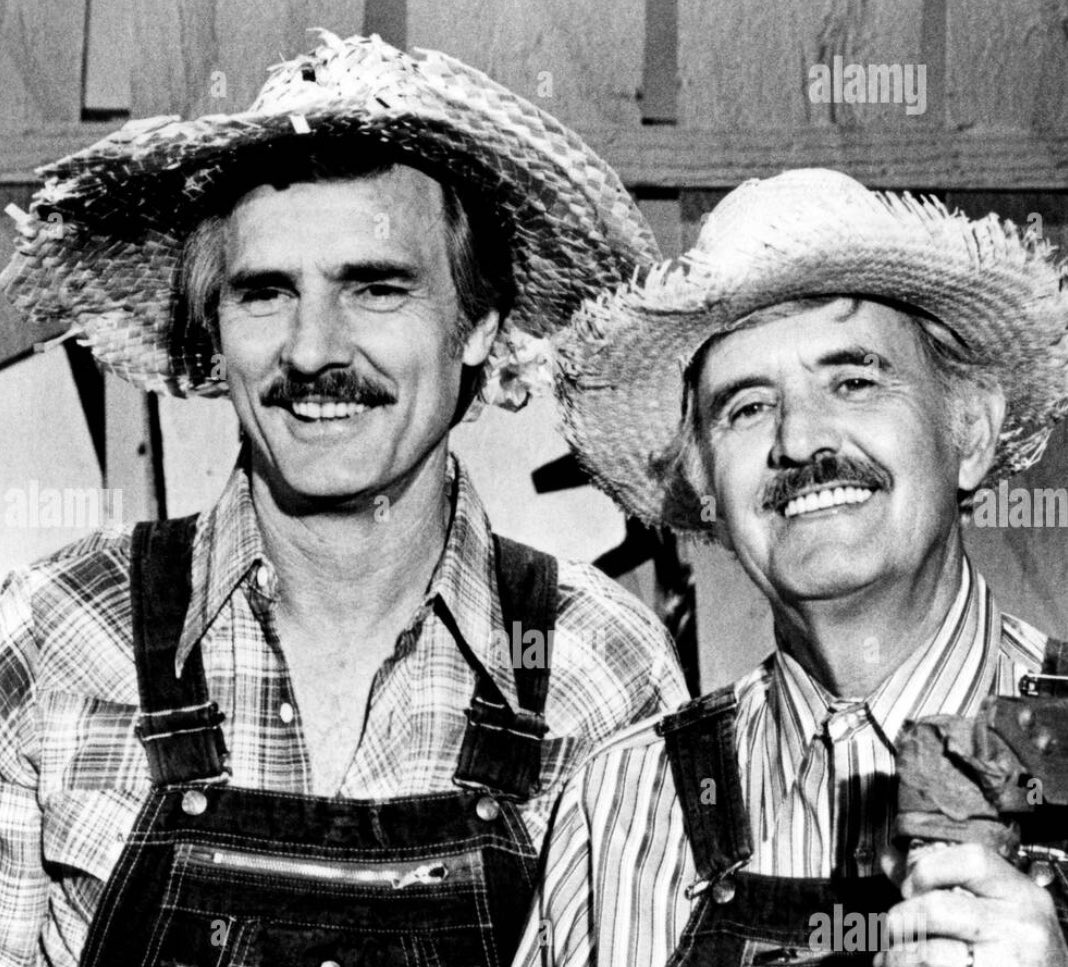 sdutkirKDKenney's tweet image. All these straw hats tonight at @PetcoPark remind me of walking through the living room back in the day when my dad had Hee Haw on the TV.