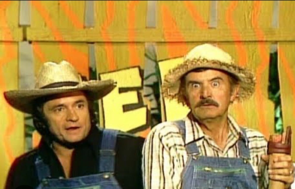sdutkirKDKenney's tweet image. All these straw hats tonight at @PetcoPark remind me of walking through the living room back in the day when my dad had Hee Haw on the TV.