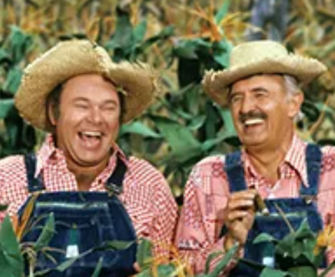 sdutkirKDKenney's tweet image. All these straw hats tonight at @PetcoPark remind me of walking through the living room back in the day when my dad had Hee Haw on the TV.