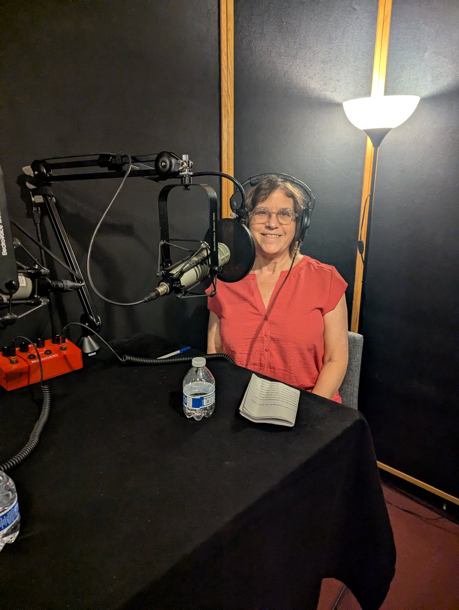 HousesontheMoon's tweet image. New on the HOTM Podcast: Amy Gottlieb (U.S. Migration Director for @afsc_org & AMPLIFY 2025 honoree) interviews @NewYorker staff writer @JonathanBlitzer about his book "Everyone Who is Gone is Here: The United States, Central America, and the Making of a Crisis." (1/2).