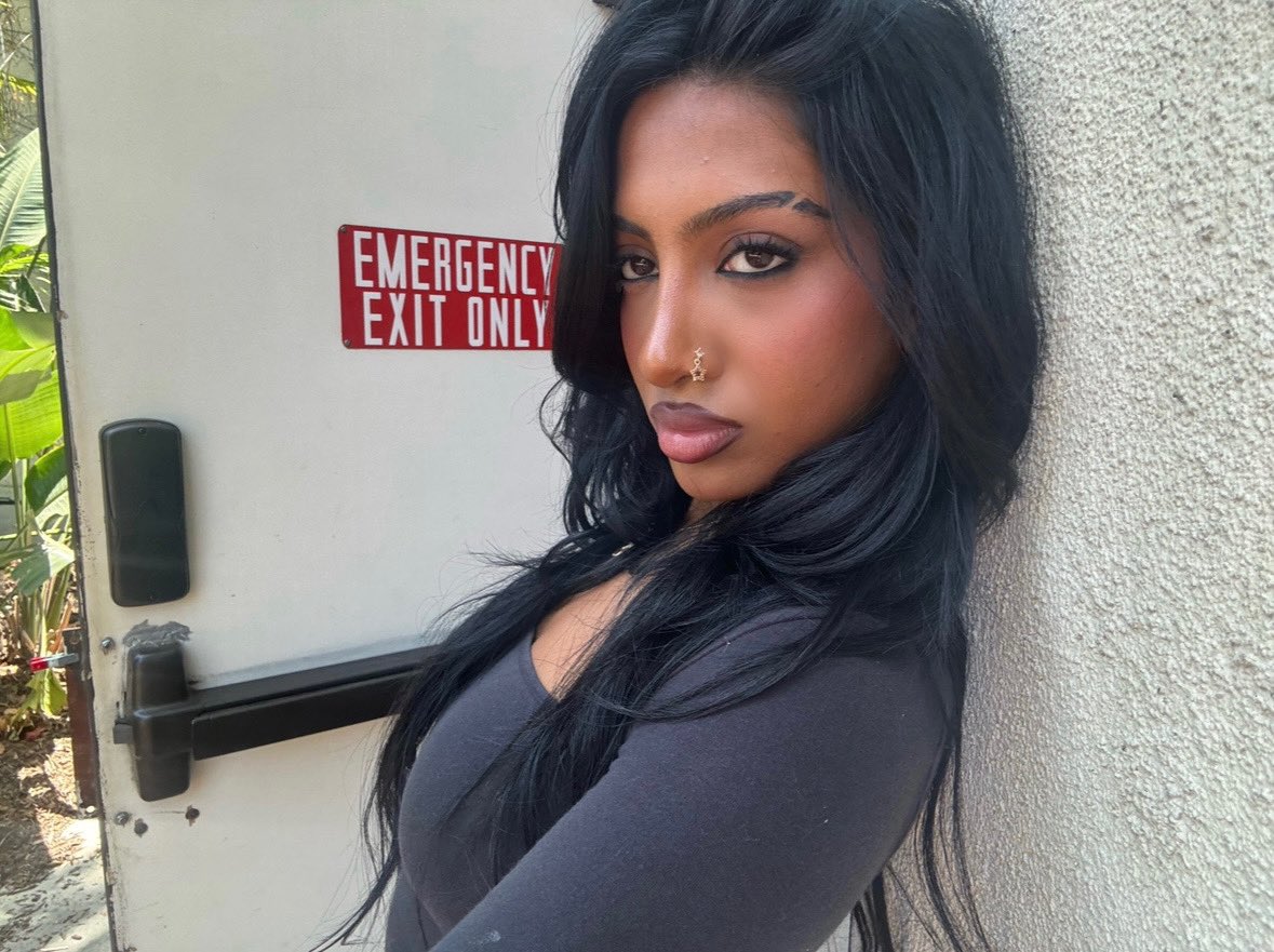 LARA RAJ WHAT THE FUCK.