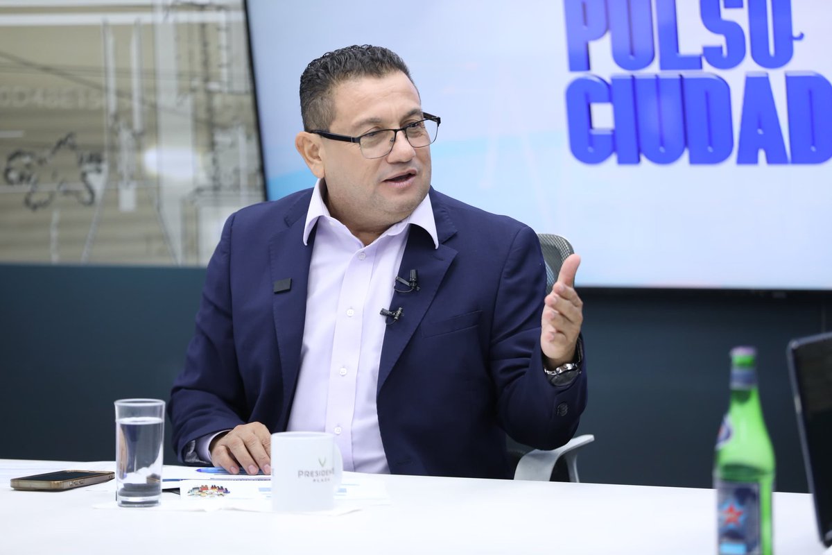 SUTRAMITRAPS (@sutramitraps) on Twitter photo Ministro de Trabajo, <a href="/RolandoCastroSv/">Rolando Castro</a> : “La gran mayoría de empresarios del país están cumpliendo la ley en materia laboral y algunos están por arriba de los estándares internacionales”. Ministro de Trabajo, <a href="/RolandoCastroSv/">Rolando Castro</a> : “La gran mayoría de empresarios del país están cumpliendo la ley en materia laboral y algunos están por arriba de los estándares internacionales”.