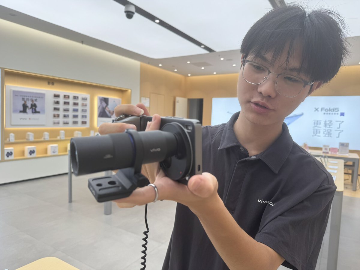 heling1682002's tweet image. DSLR Killer, Vivo x200ultra photography kit offline store quick test. #vivox200ultra #dslr