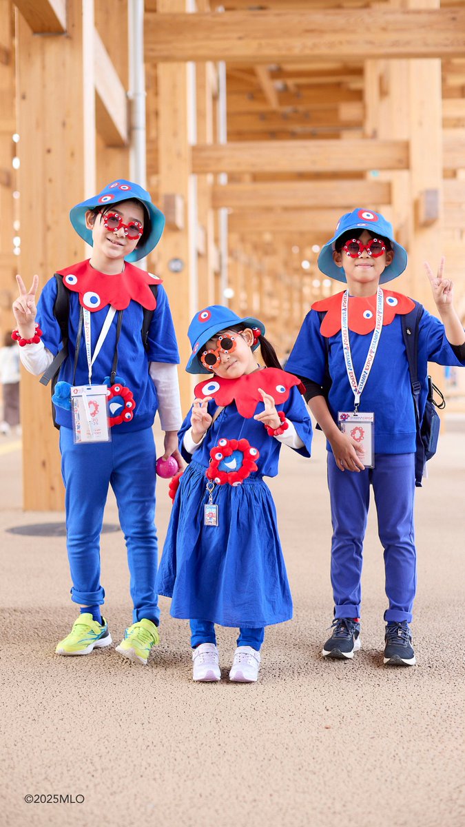 expo2025product's tweet image. 7/18は「#ミャクミャク」の愛称が
命名された日💙❤
これまでたくさんの方に
万博コーデでご来場いただきました✨
これからご来場される皆さまも
#万博グッズ を身に着けて
ミャクミャクをお祝いしませんか?
皆さまの素敵な #万博コーデ を
楽しみにしています♪
#EXPO2025 #大阪・関西万博