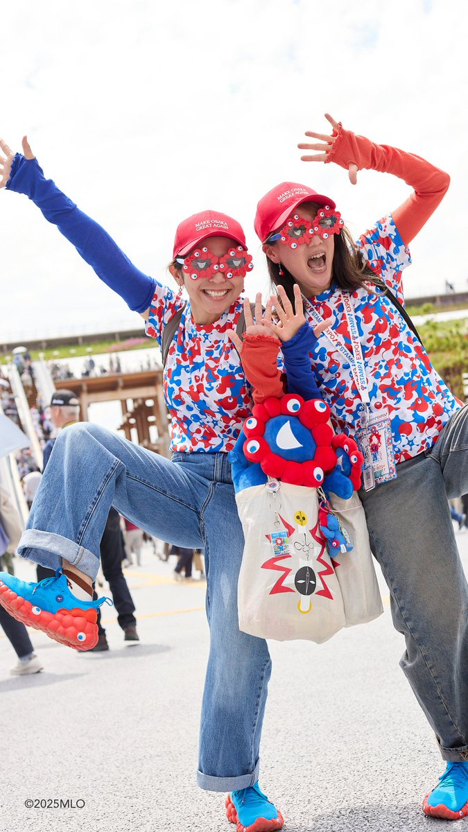 expo2025product's tweet image. 7/18は「#ミャクミャク」の愛称が
命名された日💙❤
これまでたくさんの方に
万博コーデでご来場いただきました✨
これからご来場される皆さまも
#万博グッズ を身に着けて
ミャクミャクをお祝いしませんか?
皆さまの素敵な #万博コーデ を
楽しみにしています♪
#EXPO2025 #大阪・関西万博