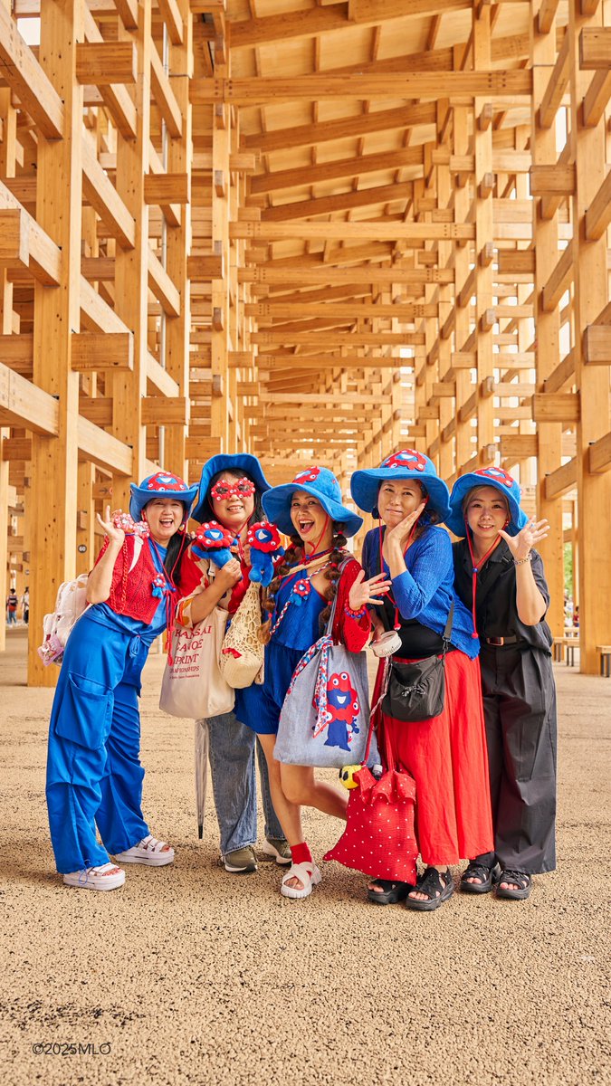 expo2025product's tweet image. 7/18は「#ミャクミャク」の愛称が
命名された日💙❤
これまでたくさんの方に
万博コーデでご来場いただきました✨
これからご来場される皆さまも
#万博グッズ を身に着けて
ミャクミャクをお祝いしませんか?
皆さまの素敵な #万博コーデ を
楽しみにしています♪
#EXPO2025 #大阪・関西万博