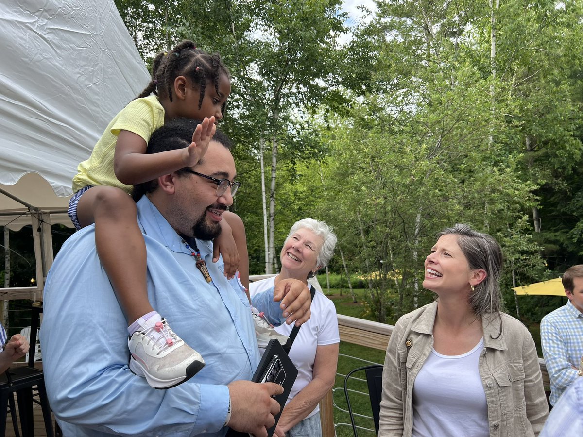 MaggieG603's tweet image. Great to be with Chris Pappas tonight in Bethlehem surrounded by beautiful white birches in a backyard full of patriots. 🇺🇸