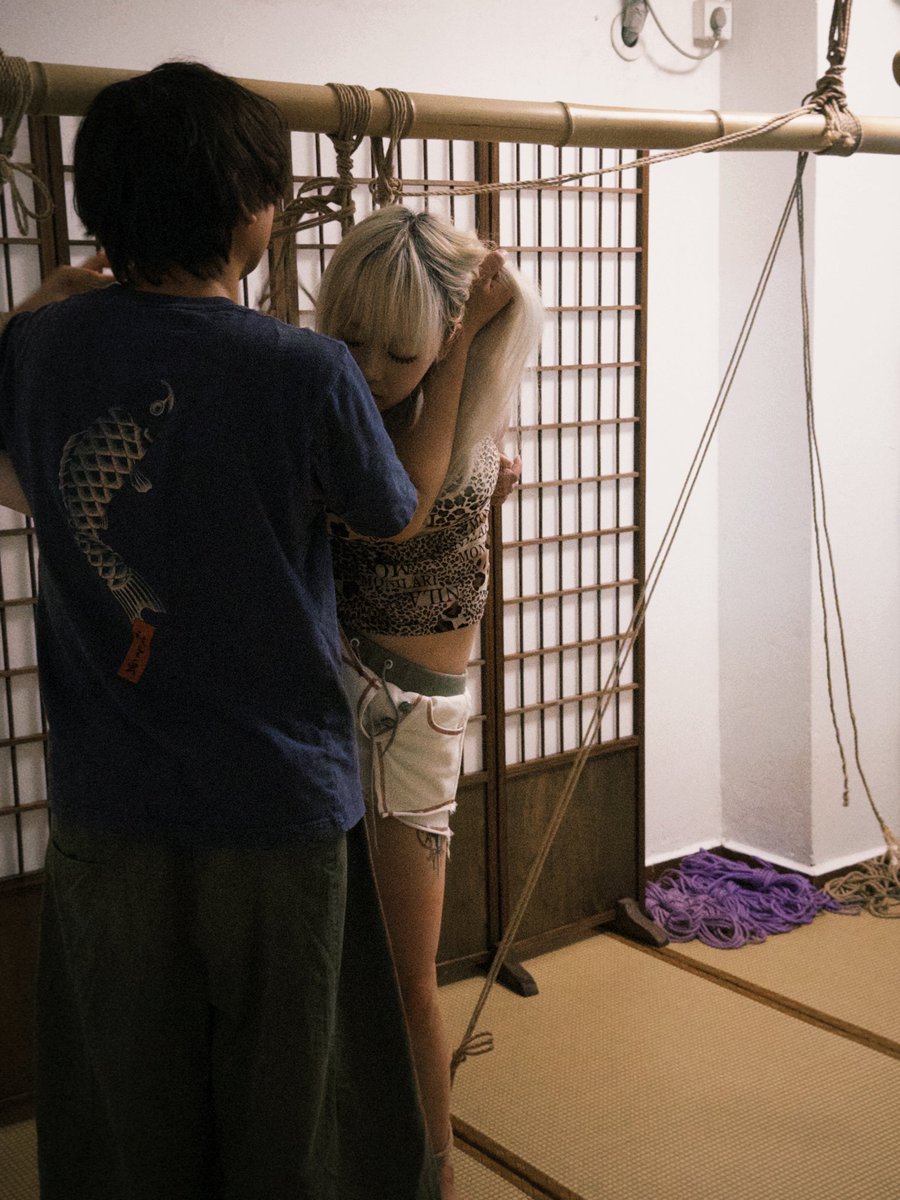 我要如何去安慰一条河流的哭泣
🪢 <a href="/Kuma_shibari/">Kuma</a>
👱🏻‍♀️ <a href="/sakiyuu11/">咲夕さきゆう</a>
📷 <a href="/Baishi_5/">白石千尋</a> / <a href="/BlackSalem_/">Voice</a>
🏠 <a href="/mogudao777/">蘑菇岛🪢</a>