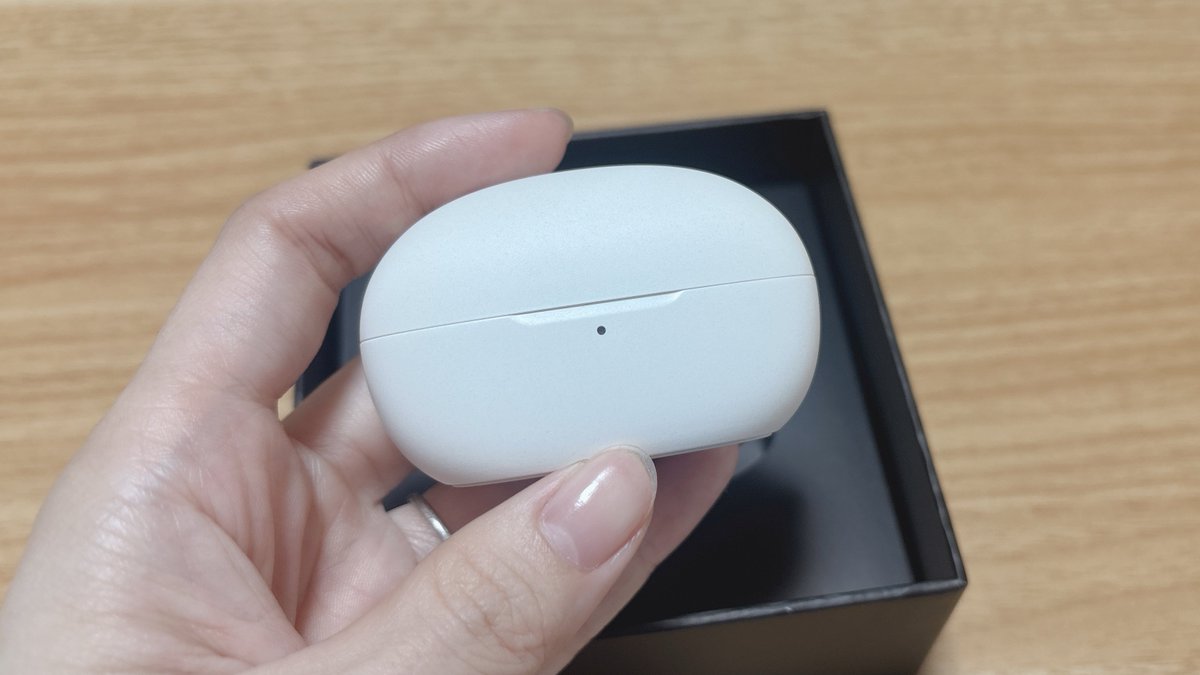 nerimame's tweet photo. 寝ながらイヤホンをしていても痛くない「1MORE Sleeping Earbuds Z30」をご紹介♡🎧

ちょっと横になってリラックスしたい時、枕にイヤホンが当たって痛い……なんてことない？🥺
このイヤホンは寝転がっても耳が痛くならない！

音質にはうるさい私だけど、これは重低音もしっかり聴けて大満足☺️

フォルムもかわいいし、耳栓のようなフィット感もお気に入り🩵

【注意】
・再生を止めるボタンなどの機能なし
・デジタル処理でノイズを打ち消す機能なし
・通話機能なし

気になる方はチェックしてみてください♡

#pr