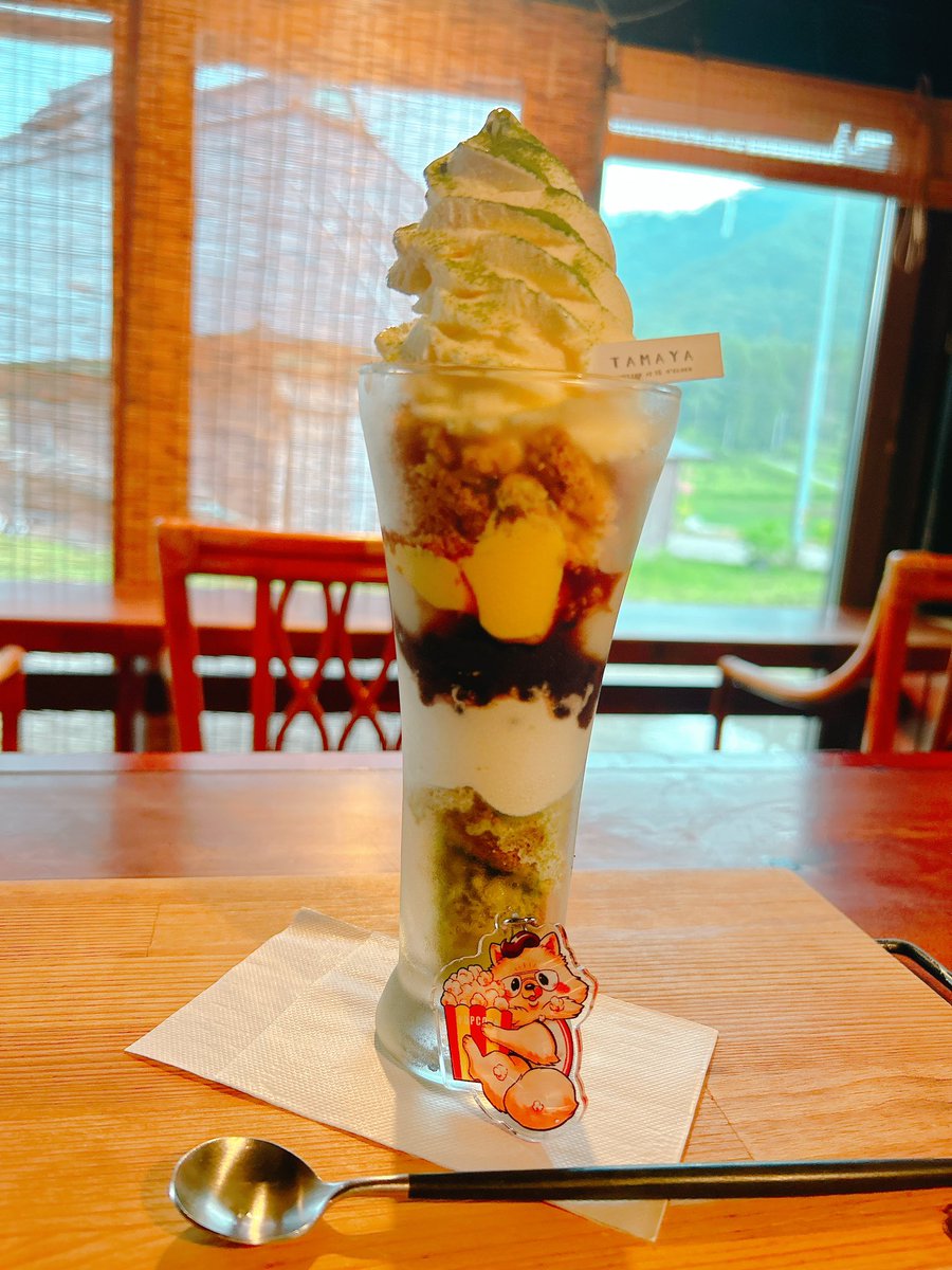 562_j_9's tweet photo. ポメボブ🍿！
でっかいパフェよ！！

@TAKA28458534   さん https://t.co/vhckbxLUnN