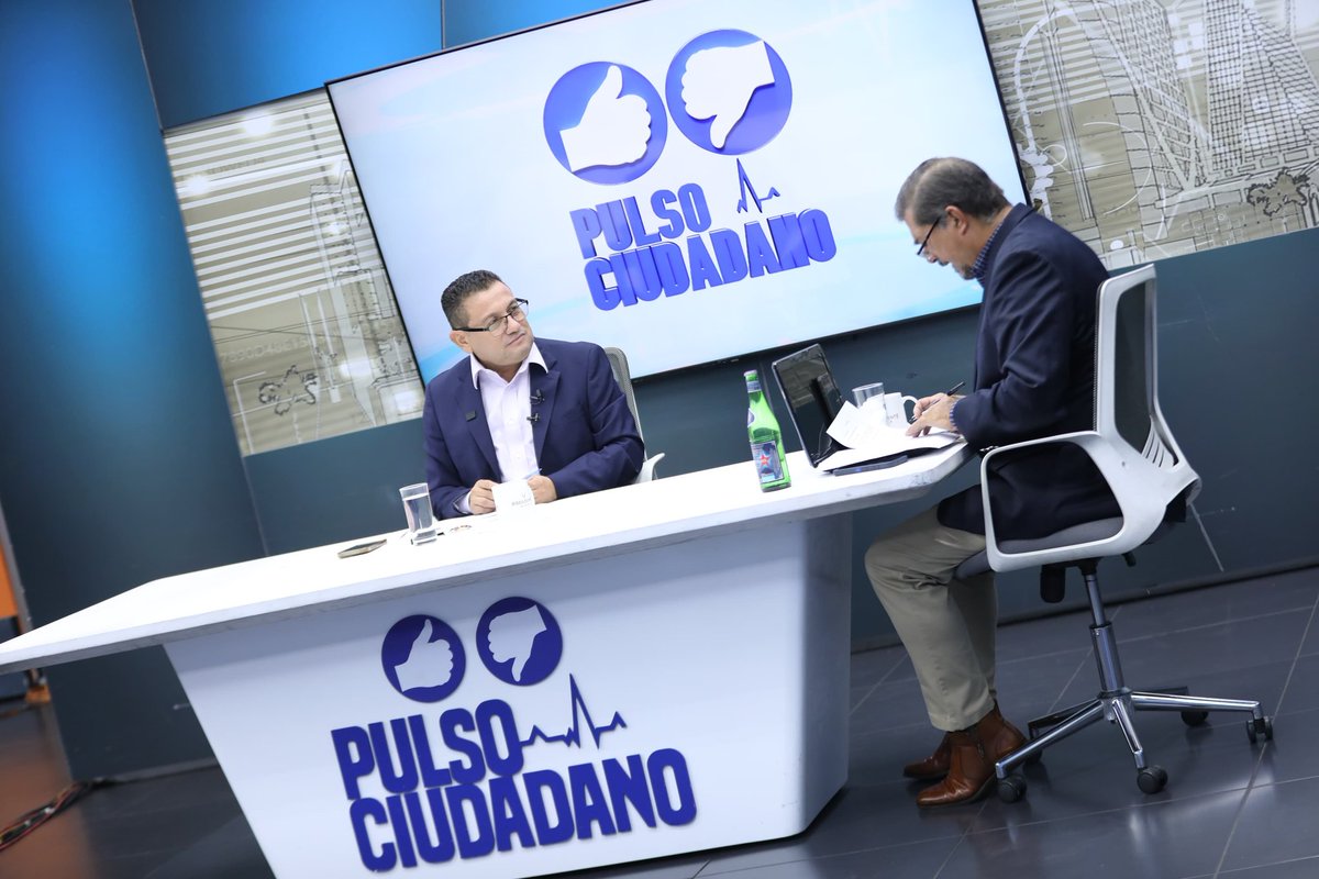 SUTRAMITRAPS (@sutramitraps) on Twitter photo Ministro de Trabajo, <a href="/RolandoCastroSv/">Rolando Castro</a> : “El Estado debe definir las reglas del juego y dar igualdad de condiciones a todos. Hoy los trabajadores sienten que sus derechos se respetan”. Ministro de Trabajo, <a href="/RolandoCastroSv/">Rolando Castro</a> : “El Estado debe definir las reglas del juego y dar igualdad de condiciones a todos. Hoy los trabajadores sienten que sus derechos se respetan”.