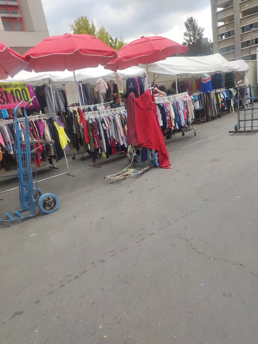 PERGOLA7646's tweet photo. @pcacuauhtemoc Y en la col. Tánsito cda de fray Servando cuando se trabaja? Muchos reportes y nada ayer atropellaron a persona de la 3a edad 

Desalojen a esos ambulantes invaden banktas y carriles del arrollo vehicular @AlessandraRdlv @AlcCuauhtemocMx @alikael18 @erikayazminrg @SGIRPC_CDMX https://t.co/y4Ul8SqKF7