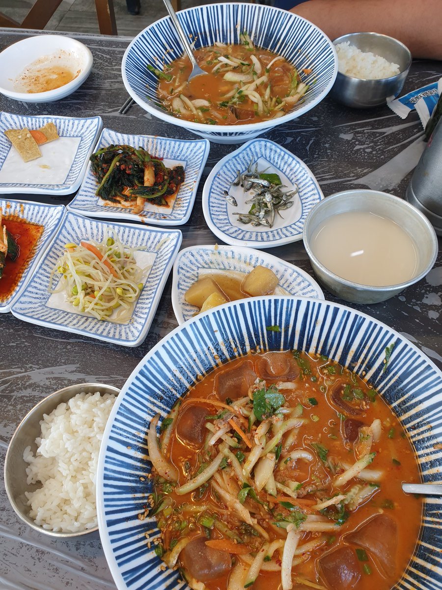 a01030603196's tweet image. 오늘은 동네친구가 한치물회 먹자고 전화와서 근처 바다이야기 식당에 왔습니다
친구는 한치물회
저는 옥돔물회 ~
한치물회는 역대급 느낌입니다.
막걸리는 유통기한이 오늘까지라서
조금 시큼 합니다~^^