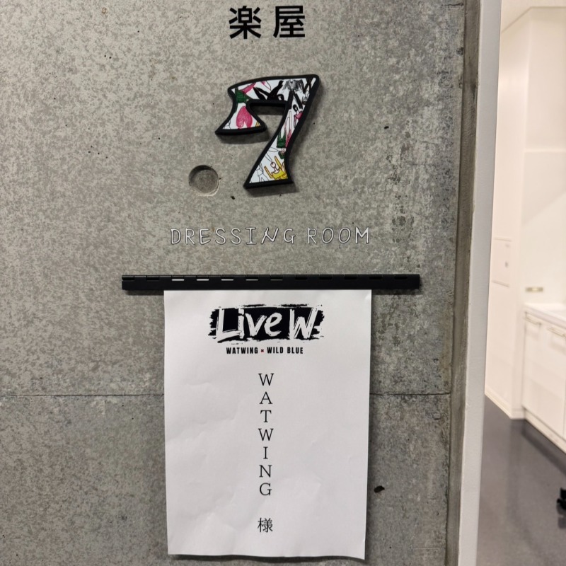 WILD BLUE サイン WILD BLUE】ミニ連載完走記念！ 直筆サイン入りチェキ＆手作りうちわを