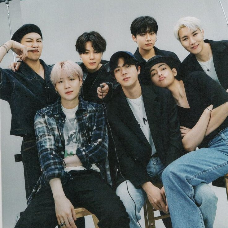 btschartsxdaily's tweet photo. 📊| @BTS_twt becomes the FIRST Group and Asian act in History to surpassing 44 BILLION streams on Spotify across ALL Credits!!

CONGRATULATIONS BTS https://t.co/E7cLG3Om41