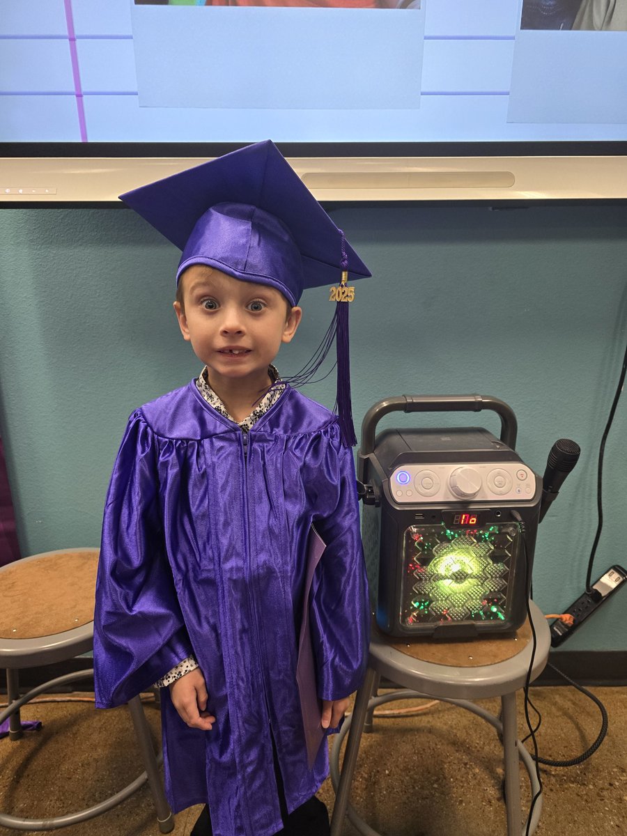 Jminnerly1976's tweet photo. Graduation https://t.co/FfqHXawgLi
