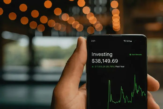 UrsBolt's tweet photo. Are #neobanks a rising competitor to wealth management?

The global neobanking market is valued at $143.2bn in 2024 and expected to reach $3.4trn by 2032. While this will bring more competition for the #digitalbanking sector, #wealthmanagement could also be impacted.

@Fintech_Global: https://t.co/6EgcWJV4ei  #WealthTech