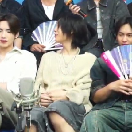 5 นาทีแรกอยากจะนั่งเท่มาก 1 นาทีผ่านไปแพ้เสียงในหัวกลับมานั่งจุ้มปุ้กเหมือนเดิม 😆💘🤏🏻

#NEXnattakit
#BOSSTOUR_BOSSINTHEBUILDING