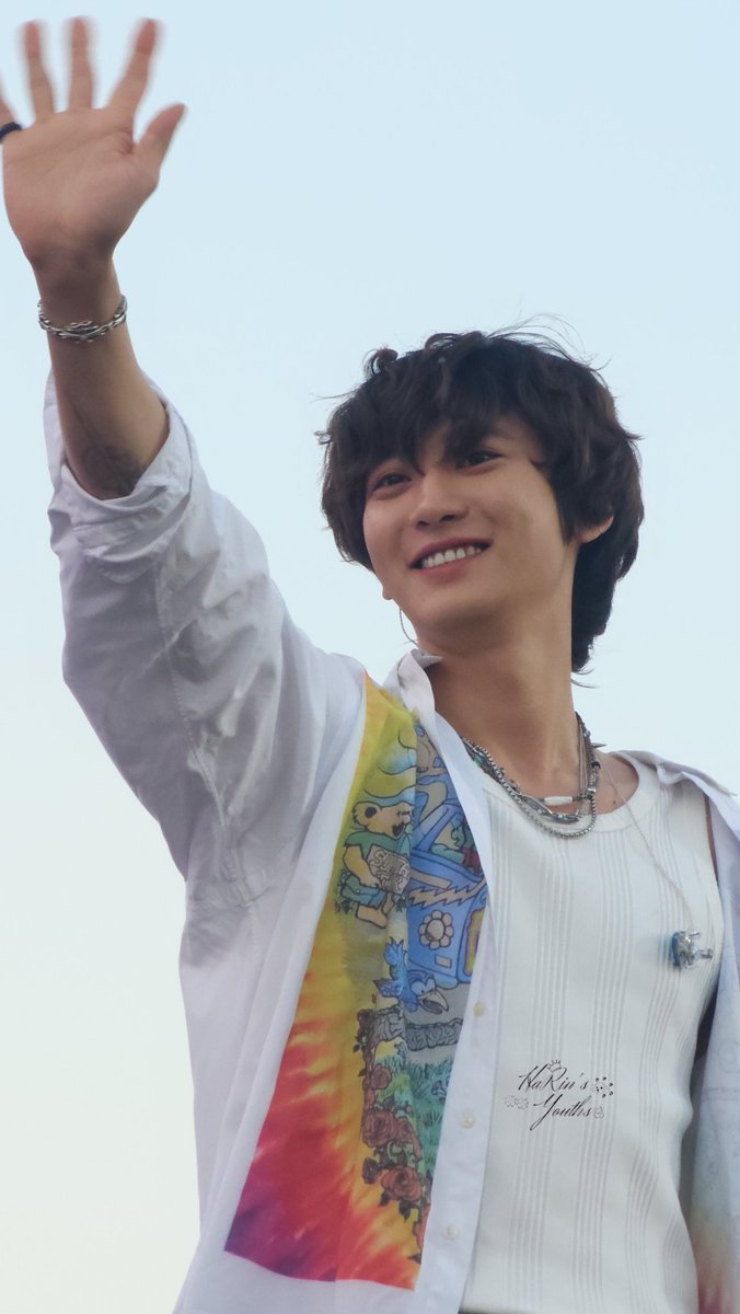 CherryOfLOEY's tweet image. 뭐야 뭐야 ! 이 white undershirt 유행이야? 
&apos;.ㅅ&apos; 입는 것도 봤더니 ㅋㅋㅋㅋ