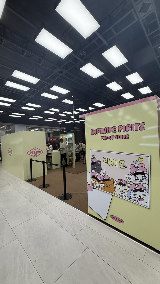MS_6398's tweet photo. 現代ソウルB2のInfiniteのpop up shopは、やはりチケットが無いとはいれませんでした。本当に物販だけなので、入れなくてもショックは受けませんでした😆
しかもかなり売り切れの商品が多かったです。
#Infinite #Pritz https://t.co/9Bj26GC7h2