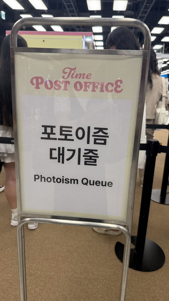 MS_6398's tweet photo. 現代ソウルB2のInfiniteのpop up shopは、やはりチケットが無いとはいれませんでした。本当に物販だけなので、入れなくてもショックは受けませんでした😆
しかもかなり売り切れの商品が多かったです。
#Infinite #Pritz https://t.co/9Bj26GC7h2