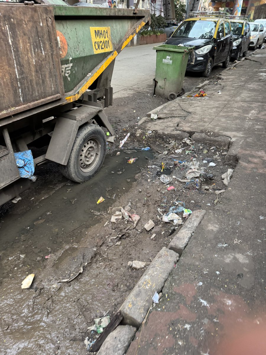 CleanMumbaiMove's tweet photo. Condition of #lowerparel thanks to the inefficiency of @mybmcWardGS. They are openly allowing people to take over the footpath, sort garbage, wash clothes and vessels, no garbage bin, stagnant water causing rise of dengue cases. @Dev_Fadnavis @MPLodha pls help to clean up. https://t.co/bUKM82F47N