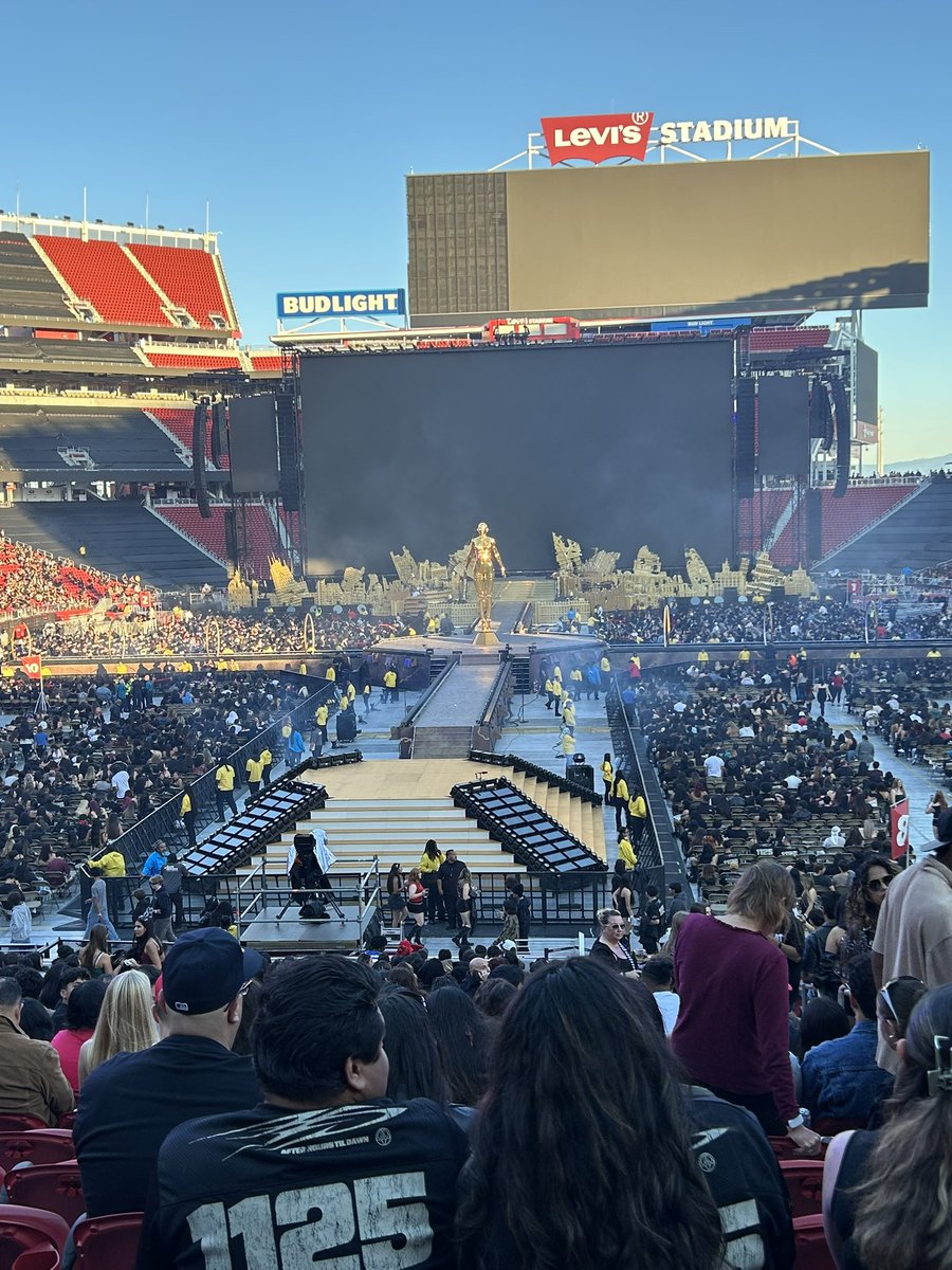 ricekrisquep's tweet image. #SEATED FOR THE WEEKND CONCERT