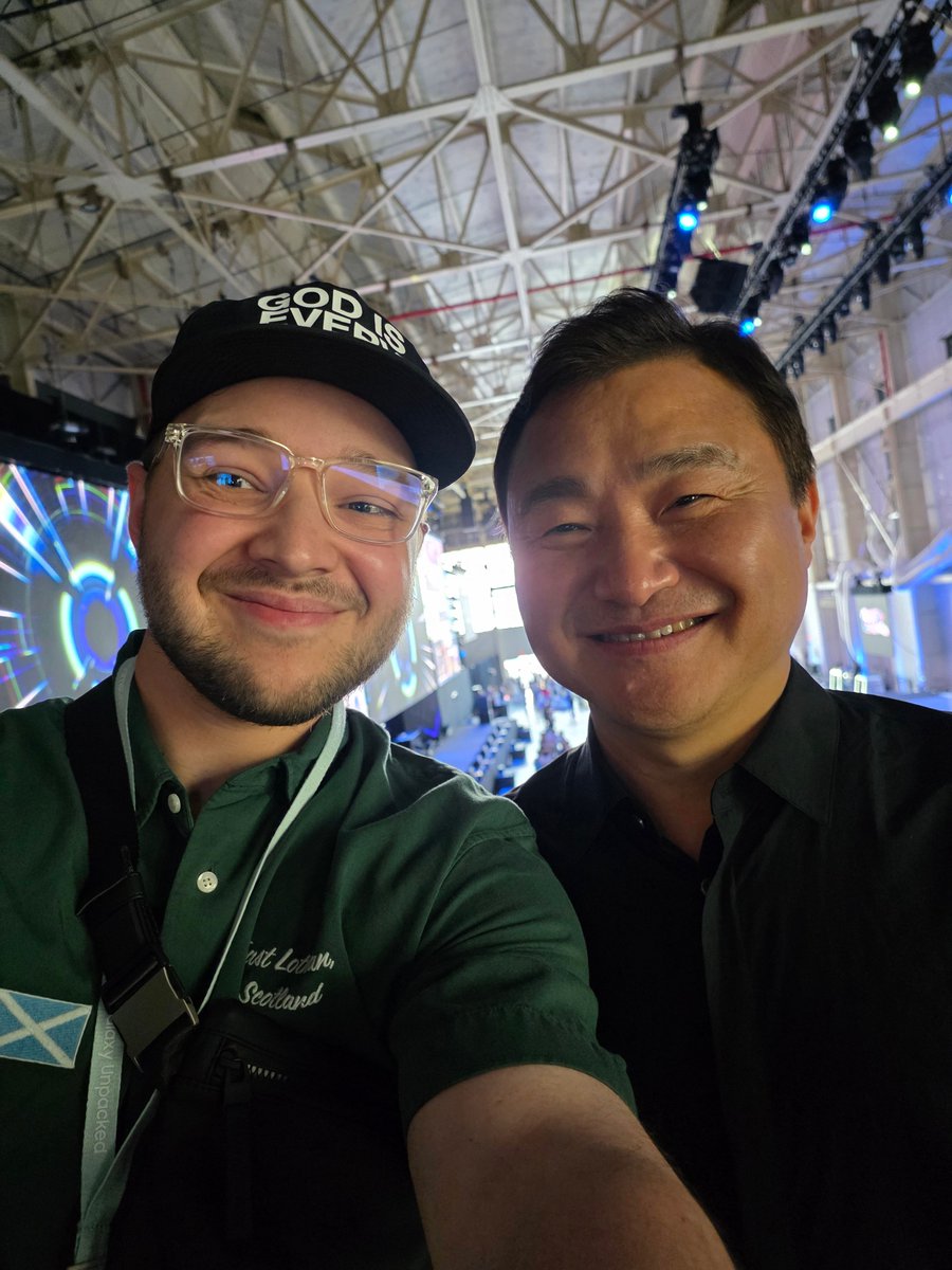 imparkerburton's tweet image. Samsung guy with Samsung guy