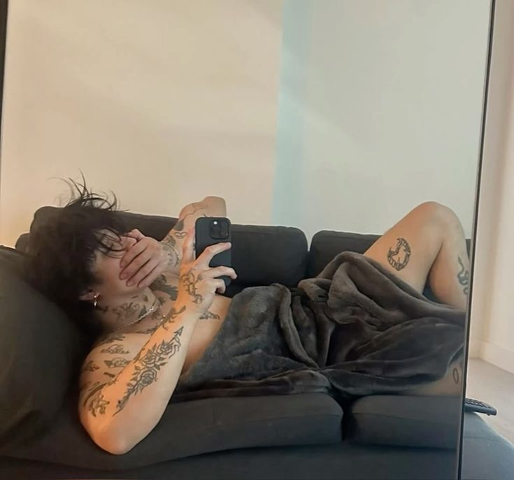 ㅤㅤㅤㅤㅤㅤㅤ        🖋️
            Que puta pereza tengo.