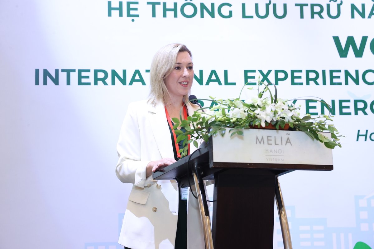 UKinVietnam's tweet image. 🇬🇧 Embassy joined a key workshop on Battery Energy Storage Systems (#BESS), supported by 🇬🇧 PACT to share international experiences on national standards and regulations for BESS, enabling greater flexibility and enhanced integration of renewable energy into 🇻🇳’s power grid.