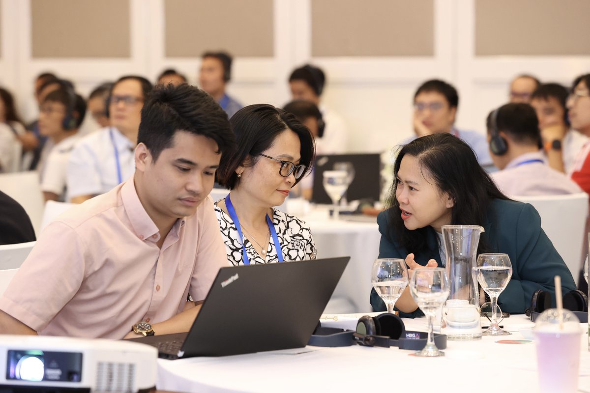 UKinVietnam's tweet image. 🇬🇧 Embassy joined a key workshop on Battery Energy Storage Systems (#BESS), supported by 🇬🇧 PACT to share international experiences on national standards and regulations for BESS, enabling greater flexibility and enhanced integration of renewable energy into 🇻🇳’s power grid.