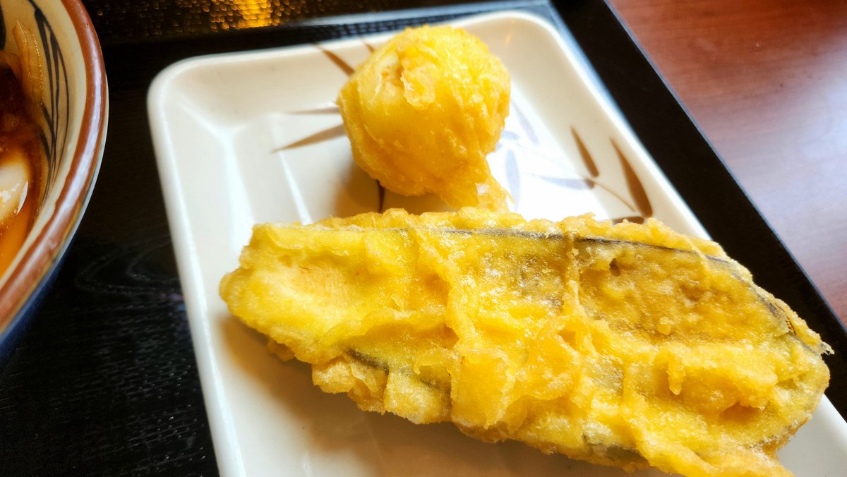 MH5X04's tweet image. お昼は鬼おろし肉ぶっかけうどんで😋
ナス天と半熟卵天も美味しそう✨
#丸亀製麺