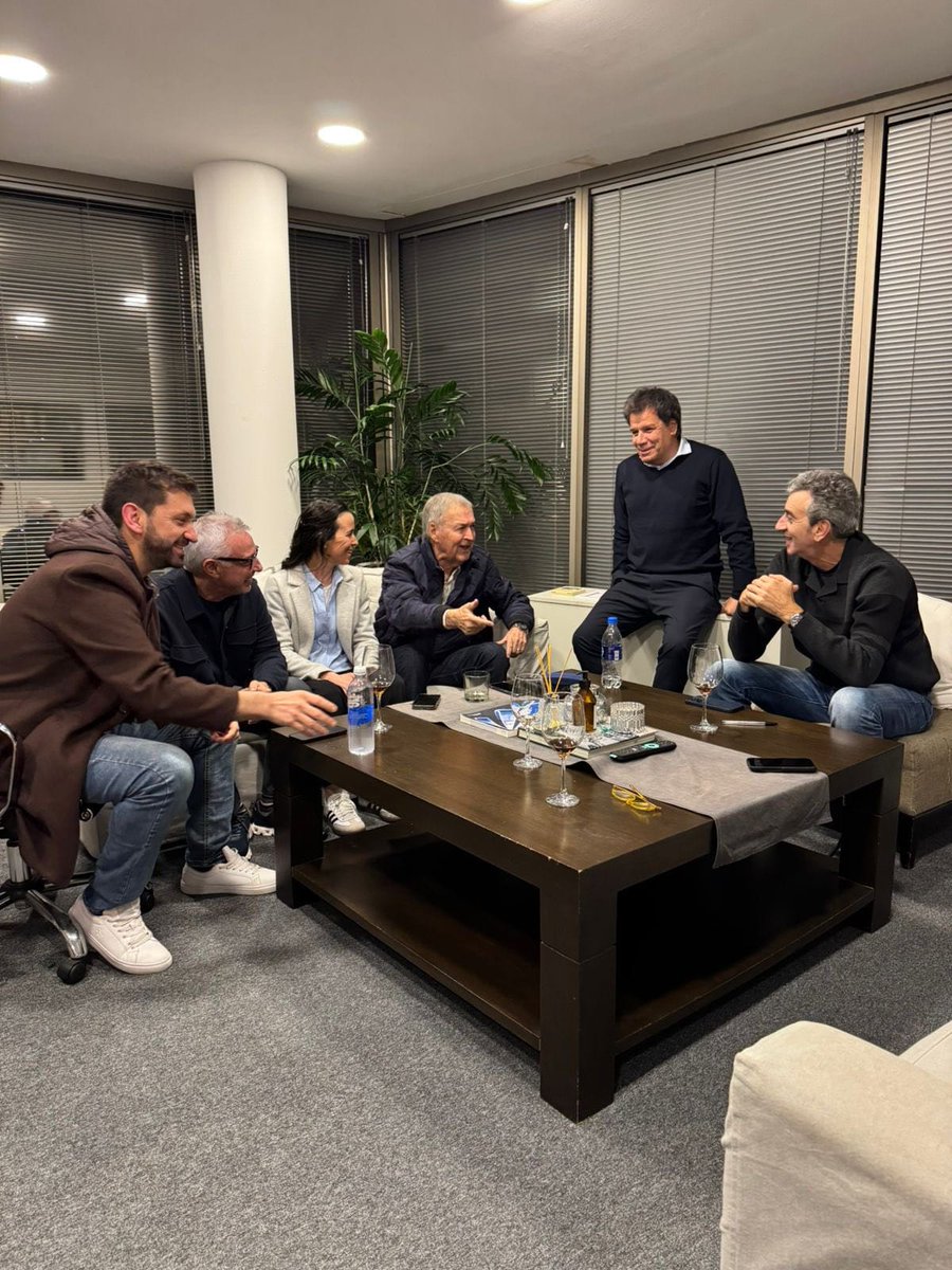 "Somos Buenos Aires" <a href="/ManesF/">Facundo Manes</a> <a href="/ZamoraJulio/">Julio Zamora</a> <a href="/JSchiaretti/">Juan Schiaretti</a> <a href="/RandazzoF/">Florencio Randazzo</a> <a href="/Stolbizer/">Margarita Stolbizer</a> Monzó <a href="/PabloJulianoLP/">Pablo Juliano</a> UCR + Gen + peronismo no K ni massista