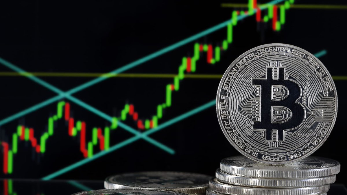 🔥🔥 #Bitcoin surges to a new all-time high, breaking above $112K, driven by growing institutional adoption and macroeconomic tailwinds.  

Could this rally signal the start of a new bull cycle for Bitcoin? 🤔

🔗 Full article: web3wire.net/bitcoin-surges…

#Bitcoin #ATH #Blockchain