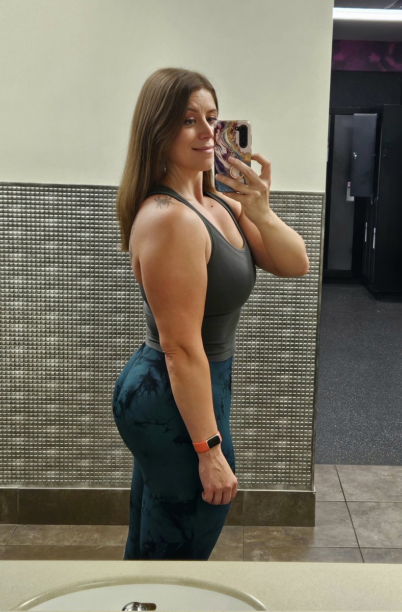 Samanthanolimit's tweet image. Hit the gym late tonight.  Repost by tomorrow for a 🎁 in dm 😜😜😜