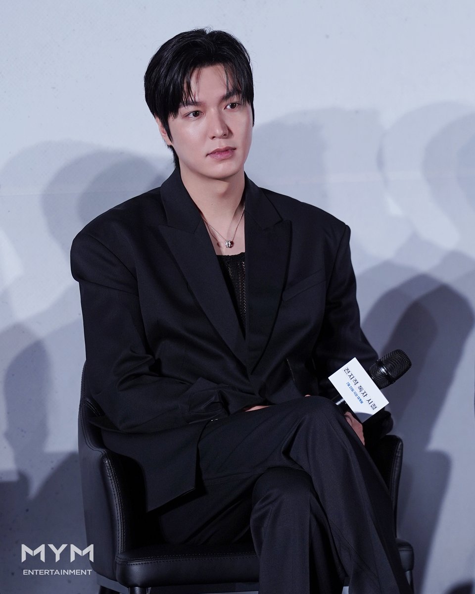 [#LEEMINHO]
‘전지적 미노즈 시점’으로 꾹꾹 눌러 담아본 
‘전지적 독자 시점’의 제작 발표회 비하인드 (ᴗ  ᴗ)ꕀෆ

유중혁 그 자체인 카리스마 넘치는 모습부터, 
미노즈 무장해제 시키는 햇살 미소 모먼트까지!

네이버 블로그에서 함께 만나보아용 ⚔️🤍

𝗡𝗔𝗩𝗘𝗥 𝗕𝗟𝗢𝗚
🔗