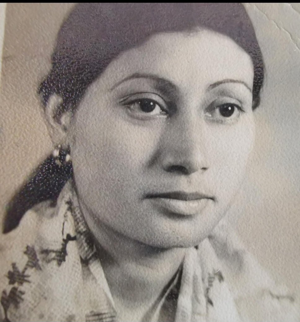 Today on #GuruPurnima, I bow down to my first Guru – my Maa. Though she is no longer with me, her teachings, blessings, and love continue to guide my path every day.

Miss you Maa. You are my eternal Guru in heaven. 🙏❤️

#GuruPurnima2025 #Gratitude